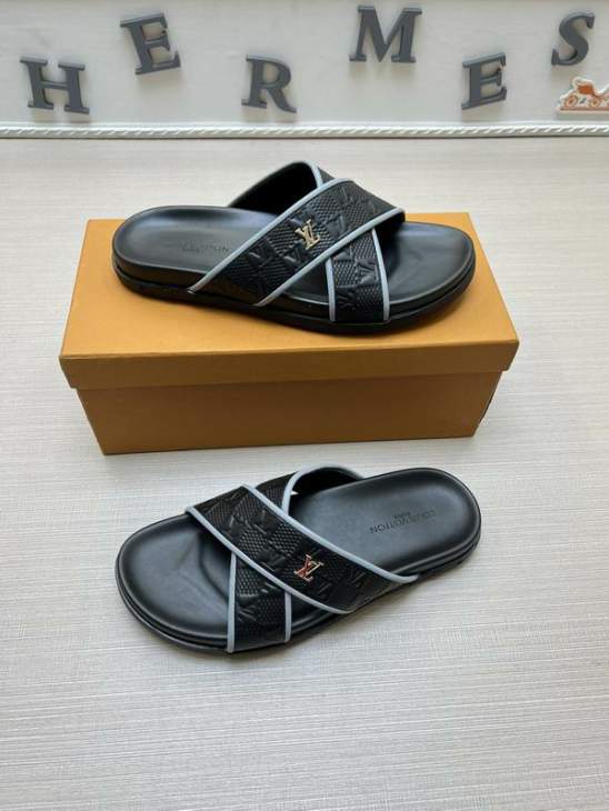 Picture of Louis Vuitton Slippers _SKULVsz38-45mnf03281405